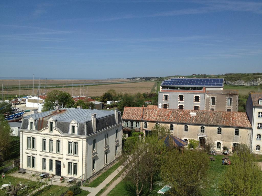 Le Domaine Du Meunier Hotel Mortagne-sur-Gironde ภายนอก รูปภาพ