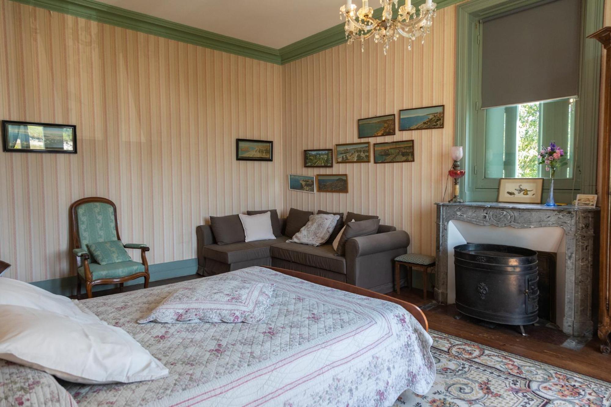 Le Domaine Du Meunier Hotel Mortagne-sur-Gironde ภายนอก รูปภาพ